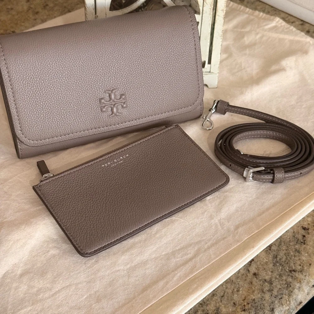New Tory burch Thea flat wallet crossbody with zip cardholder wallet